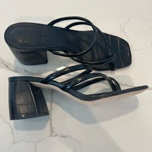 NWOT Antonio Melani Dressy Heel